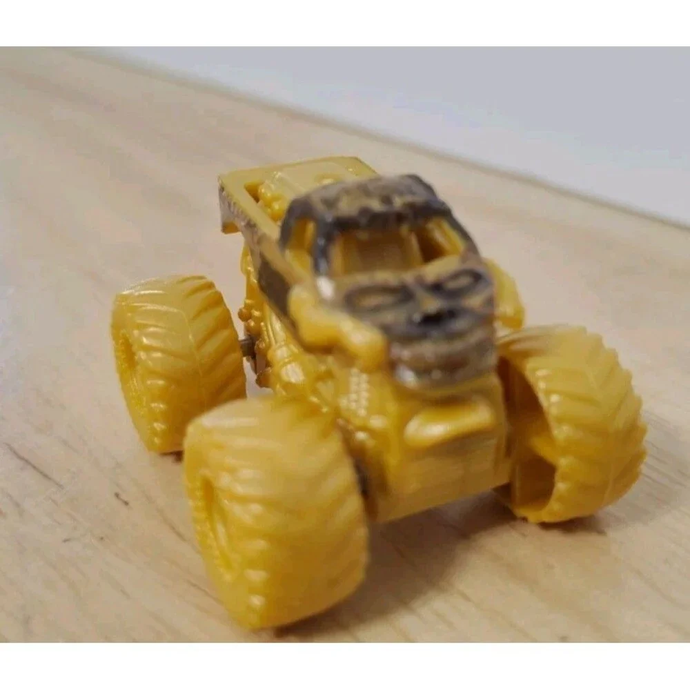 Monster Jam Mini Zombie Gold Chase Truck HTF Very Rare 1/87 Series 5 198